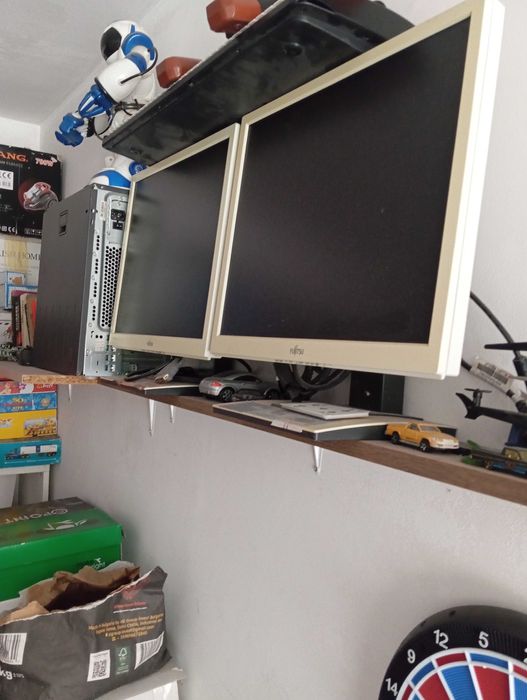 Детско колело,компьютер с 2 монитора,разни други неща