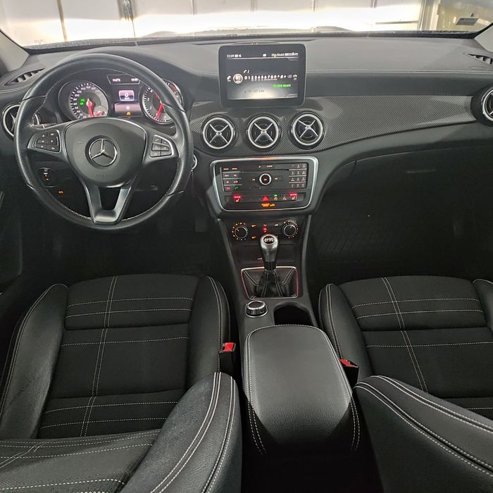 Mercedes Gla 200 benzină