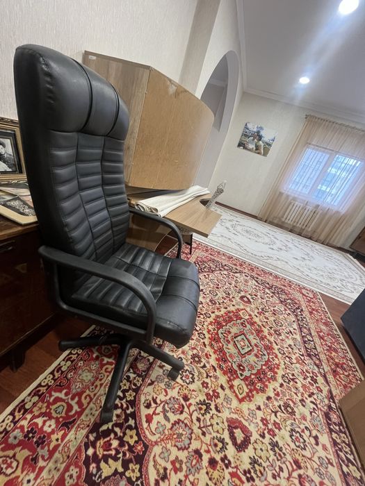 Продаются офисные кресла