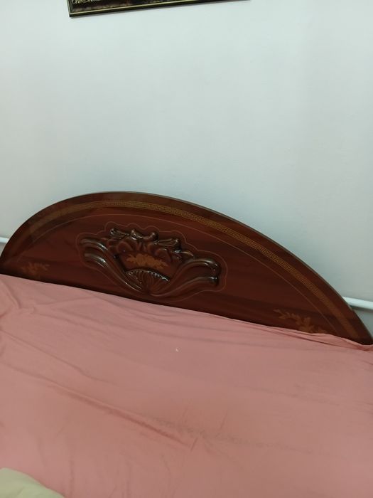 Кровать для спальни