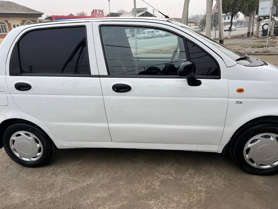 Mashina sotiladi srochna