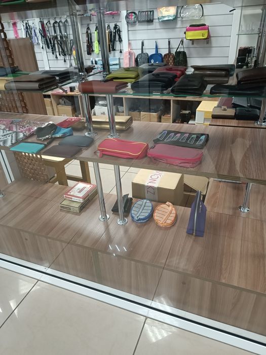 Витрины стеллажи