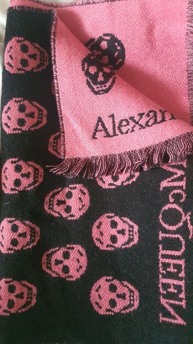 Eșarfe Alexander McQueen originale noi. Diferite culori