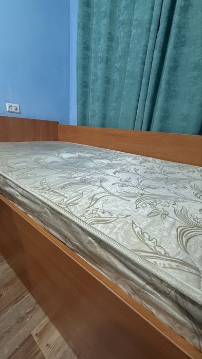 Кровать с матрасом 100х200