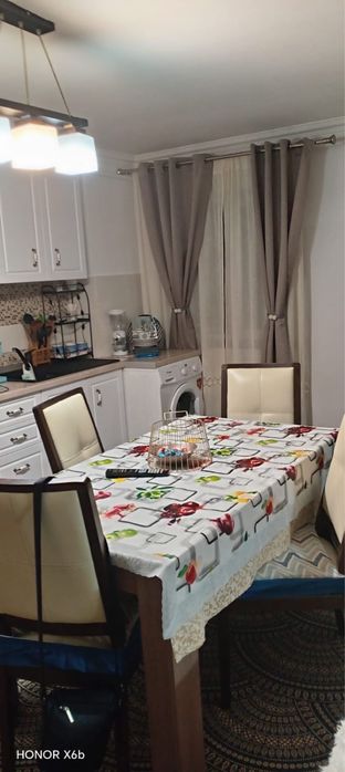 Vand apartament zona visoi turn