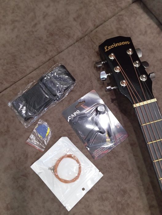 Продам гитару 37 000