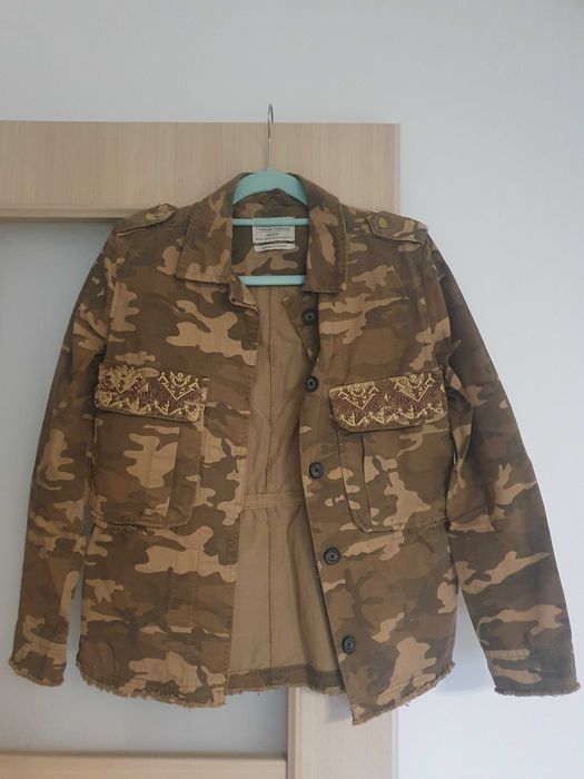 Jacheta camuflaj Bershka