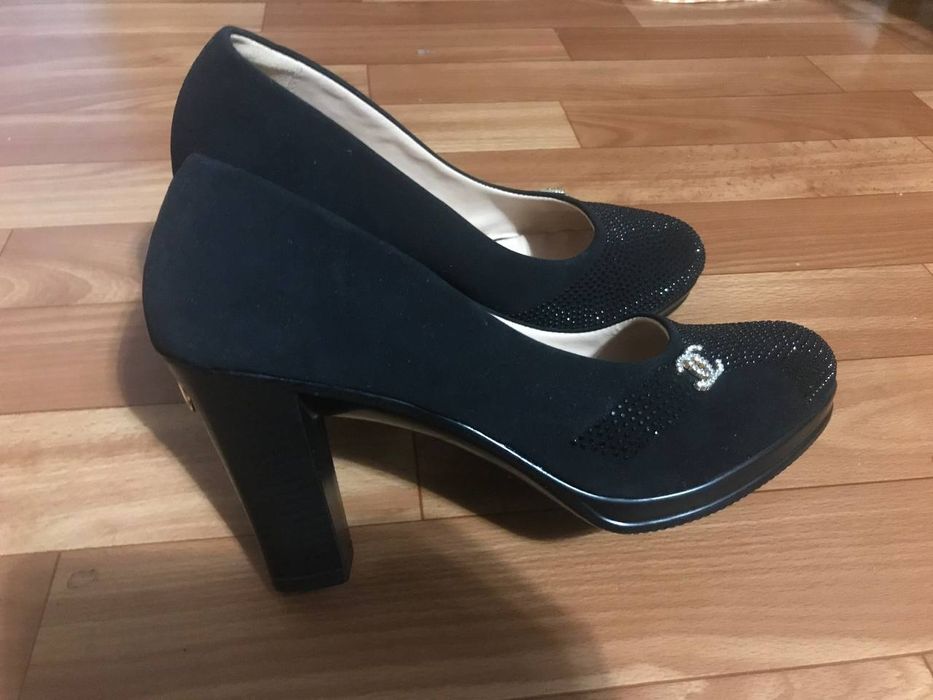 Босоножки   белые