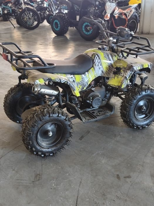 ATV quad 49cc puțin prăfuit la mâna a doua puțin utilizat merge perfect