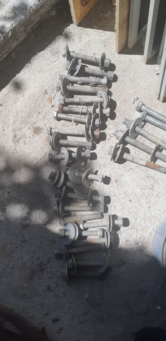 Продам 40шт. Болтов и шурупов