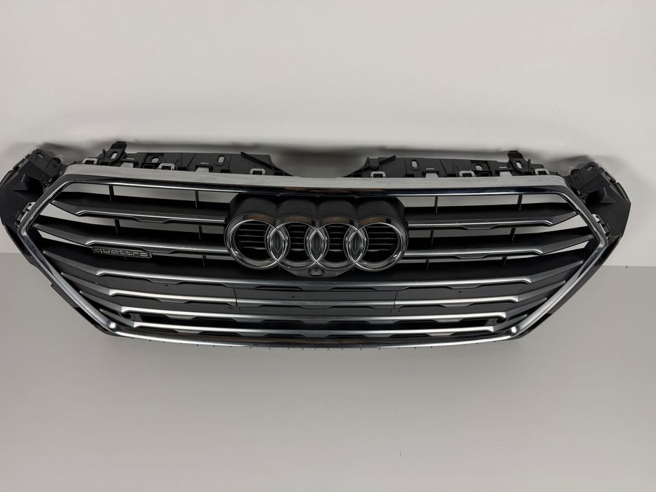 Audi A5 8W6853651AB решетка