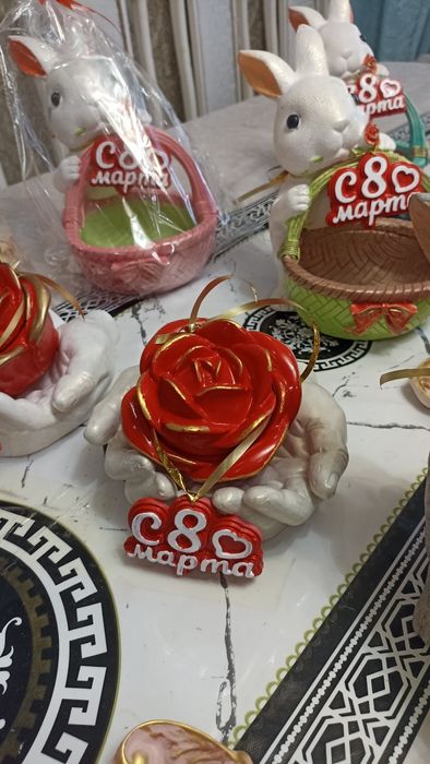 Подарок на 8 март женщины