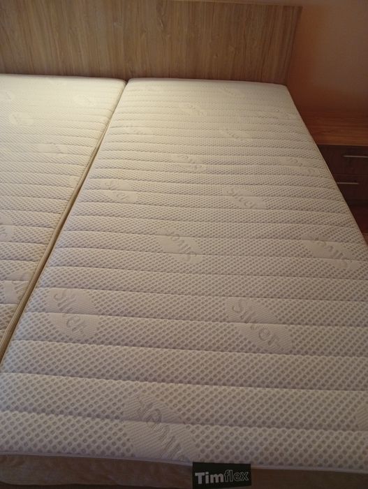 Vind 2 saltele din spuma .