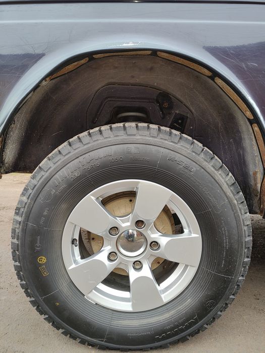 Нива Рысь 212140