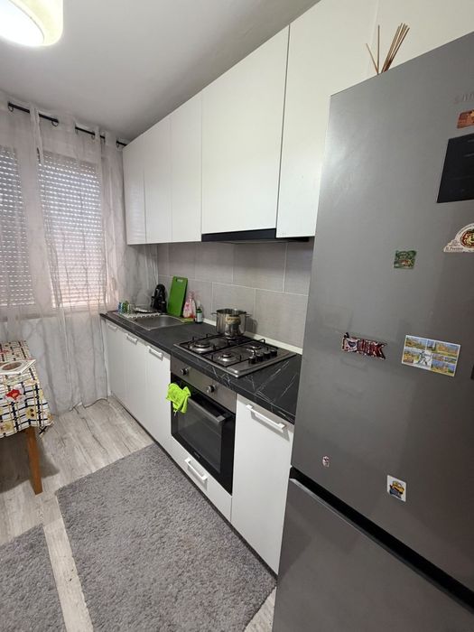 Vând apartament cu 3 camere