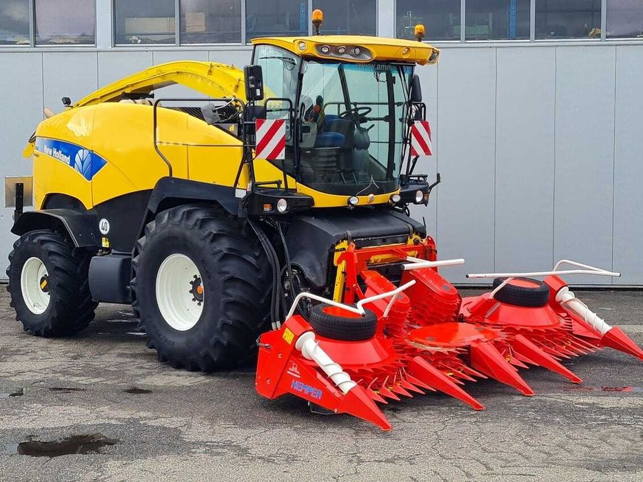 Кормоуборочный комбайн New Holland FR9060