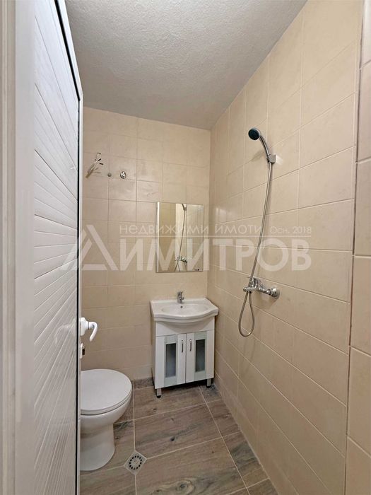 Продава двустаен (2+1) апартамент 56 кв.м. в центъра на в гр. Нови пазар. - снимка 5