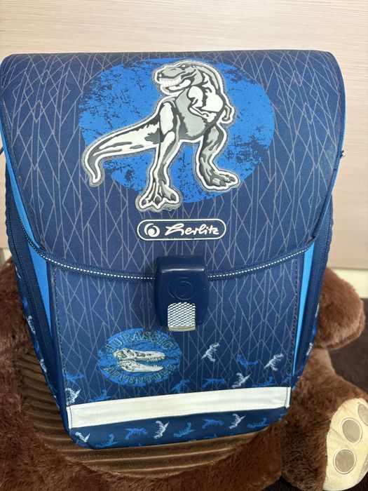 Ученическа раница с динозаър Herlitz Blue Dino + подарък несесер