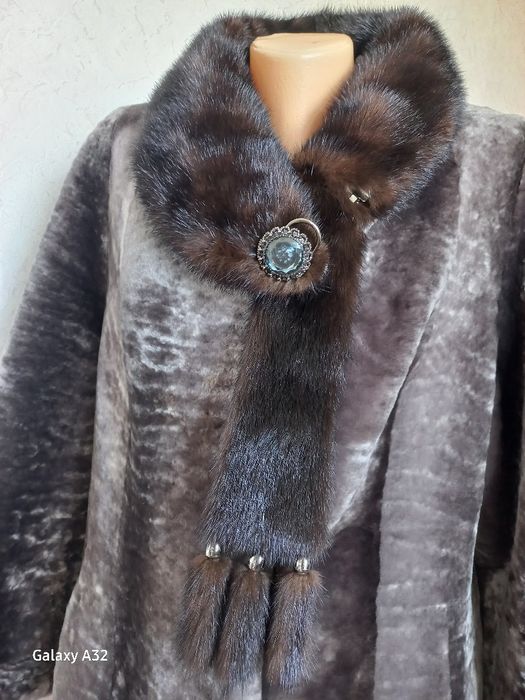 Продам шубу женскую