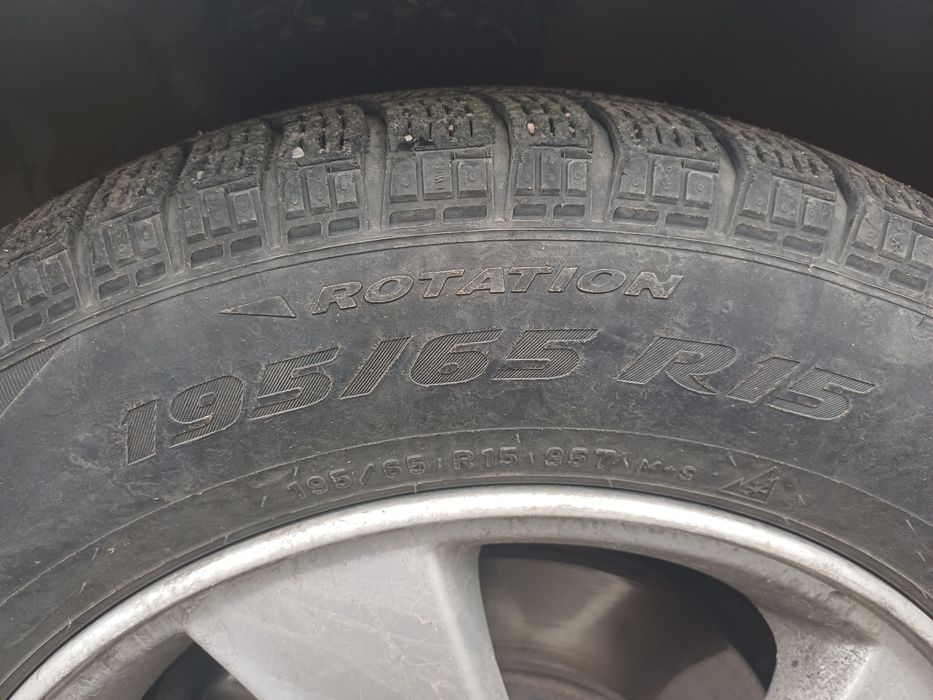 Продам зимный шины б.у хороший состаина