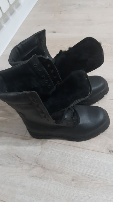 Продам зимние берцы размер 38