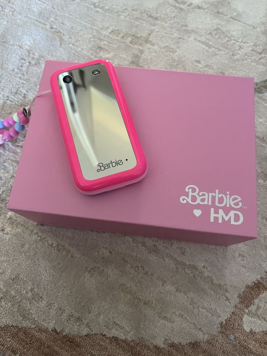 Мобилен телефон HMD Barbie