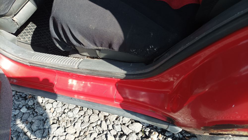 Reno 19 1990 красный