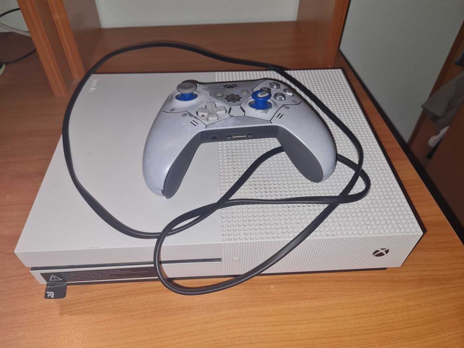 Xbox One 1TB + Controller