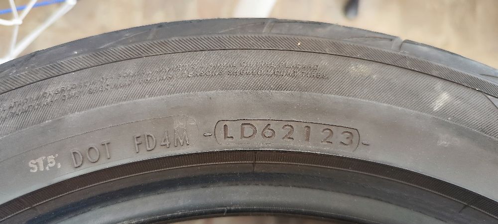 Vând anvelope Vara 215/50/17" Yokohama