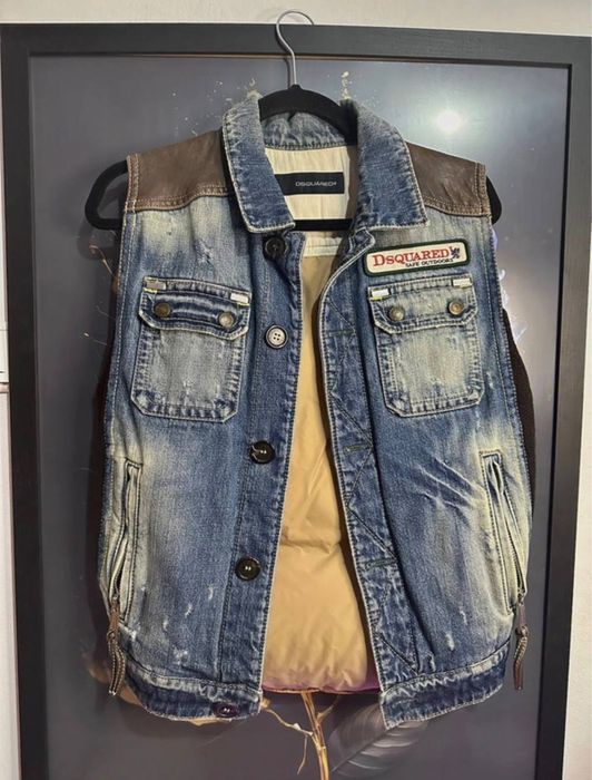 Vând vestă originală Dsquared2 în stare impecabilă
