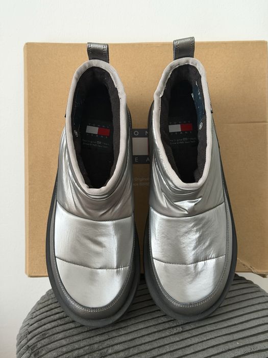 Ghete iarna Tommy Hilfiger noi marimea 39 Dama argintii gri