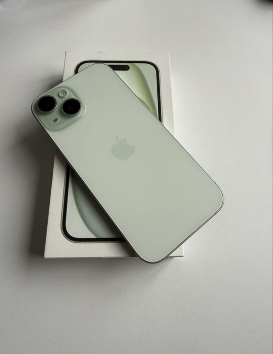 Vand telefon Iphone 15  stare buna