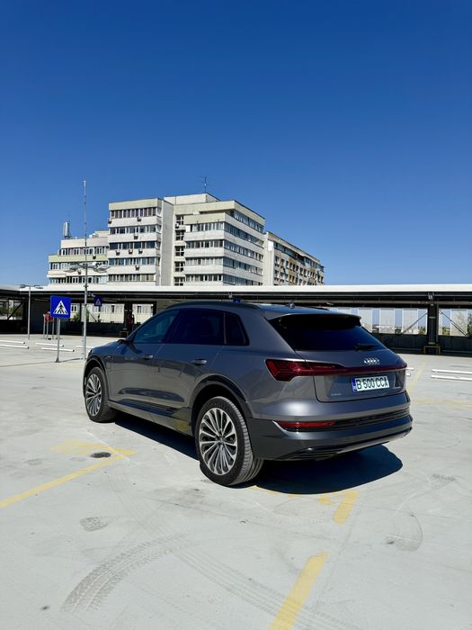 Audi Q8 e-tron 55 quattro 408 CP | S line | Virtual Mirrors | B&O | camere 360