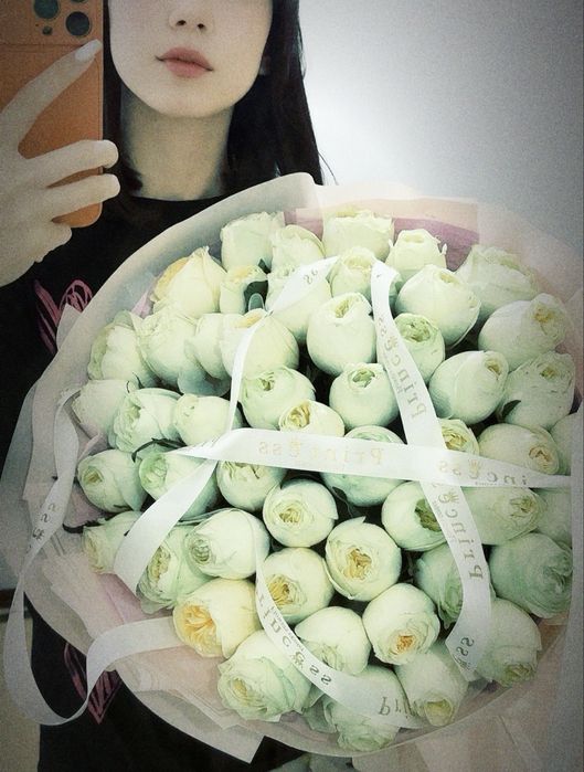 Я читал вы любите белые розы!