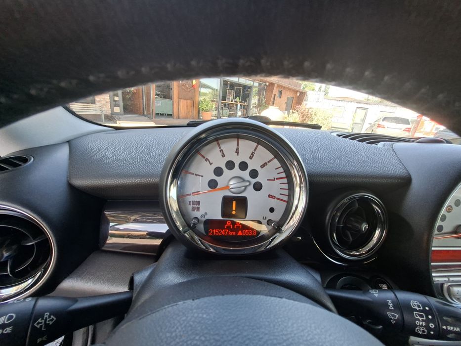 Mini cooper 1.6 i. Model 2010  1990euro