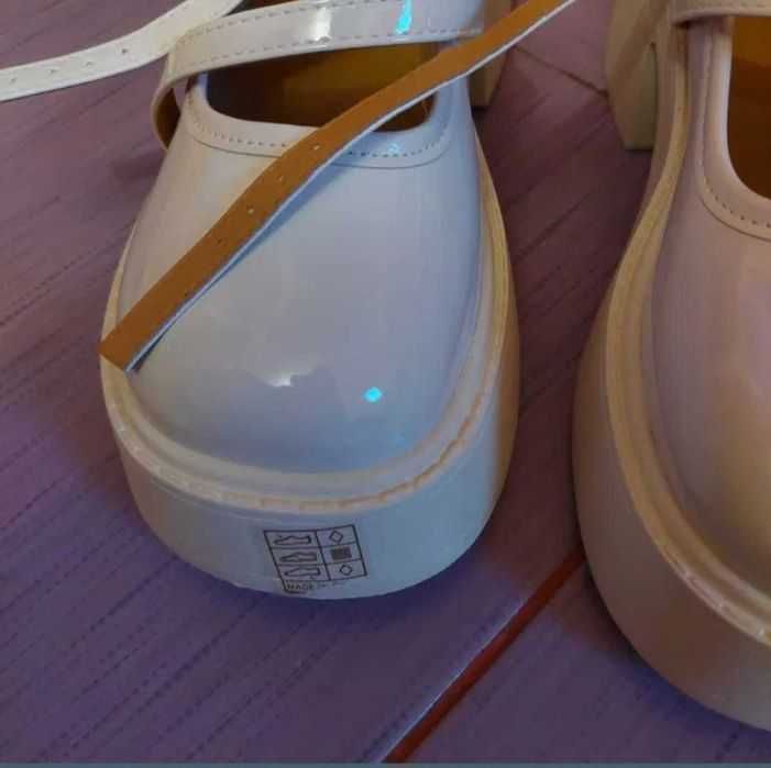 Pantofi casual talpă înaltă în trend