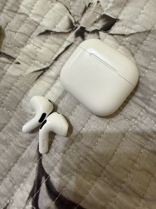 Продаются наушники airpods 4