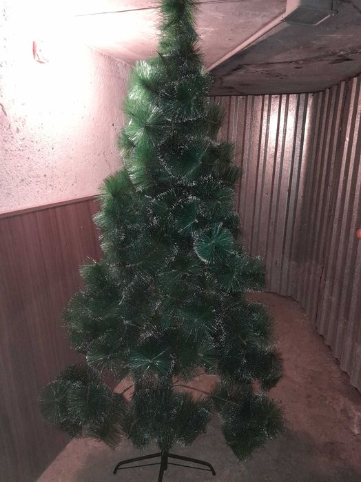 Елка искуственная