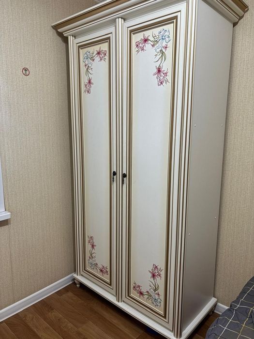Продам шкаф двухсторонний