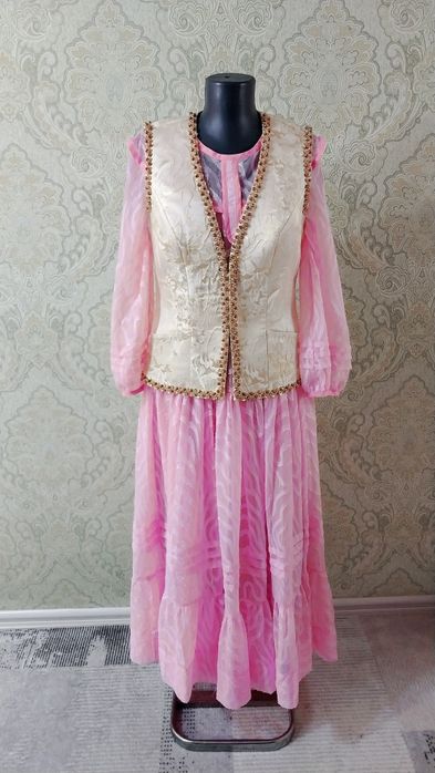 Платья вечерние почти новые