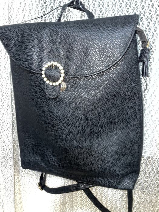 Rucsac negru destul de incăpător