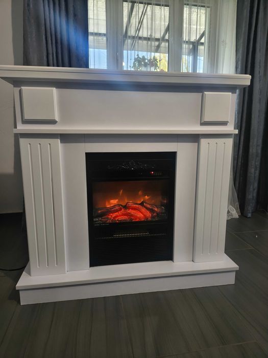 Șemineu electric decorativ, alb, elegant – puțin folosit