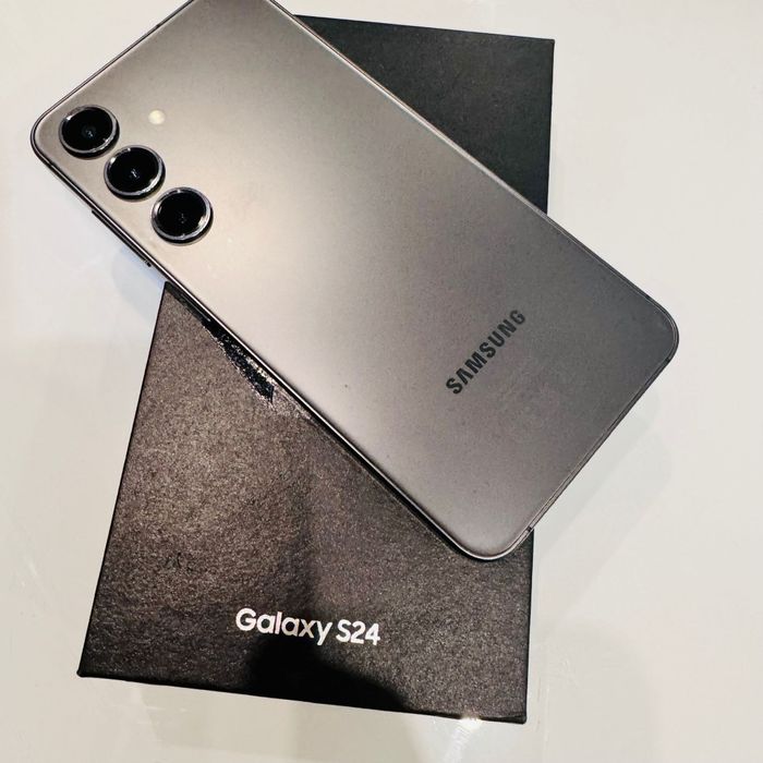 SAMSUNG Galaxy s24 Черен 256 GB Отлично Състояние