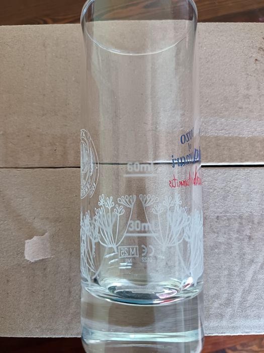 Продавам комплект чаши за узо PLOMARI