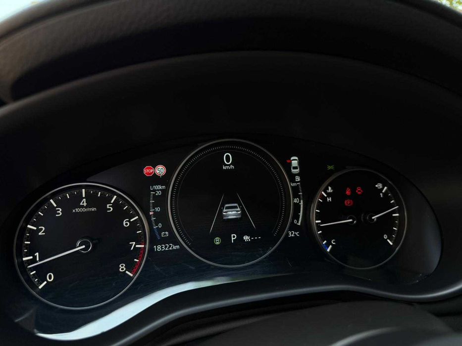 Mazda 3 - Centre Line