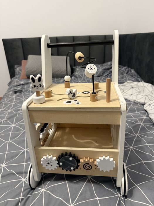 Antemergator din lemn cu activitati