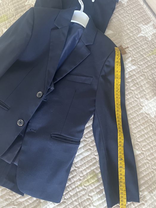 Продам школьный костюм