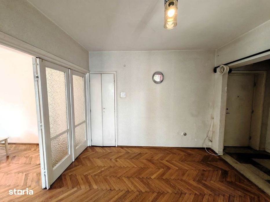 3 cam. deco., central, et. I – lângă Catedrala Inaltarea Domnului
