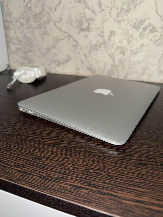 Продам Macbook Air