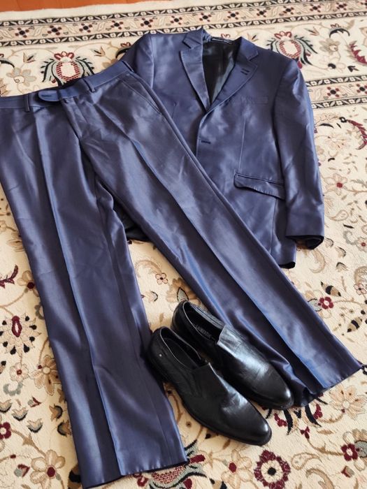 Тёмно-синий костюм
